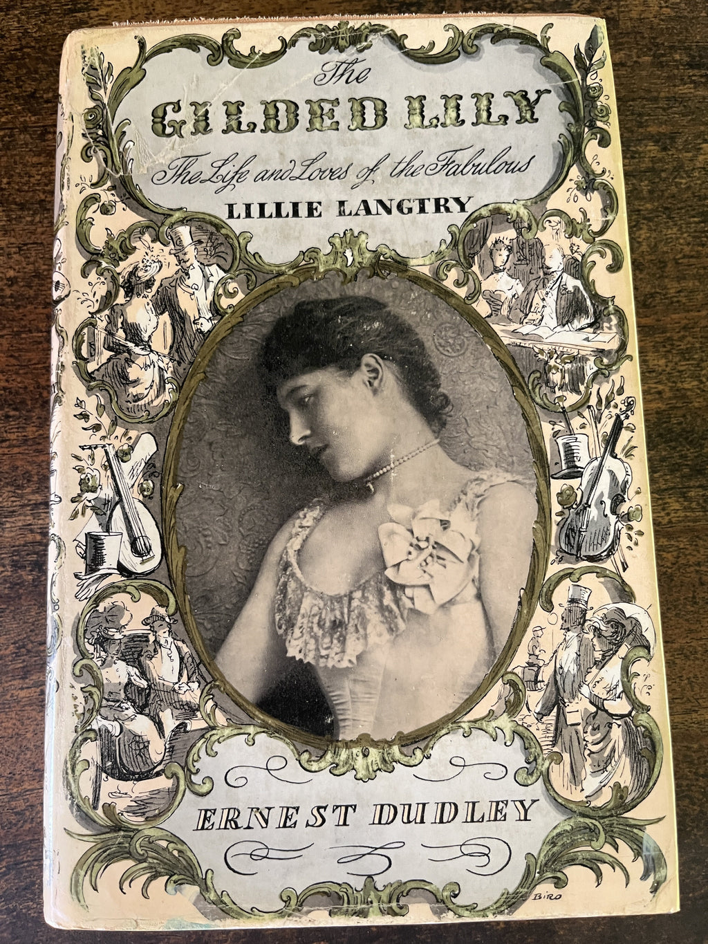 The Gilded Lily: The Life and Loves of the Fabulous Lillie Langtry - Dudley, Ernest
