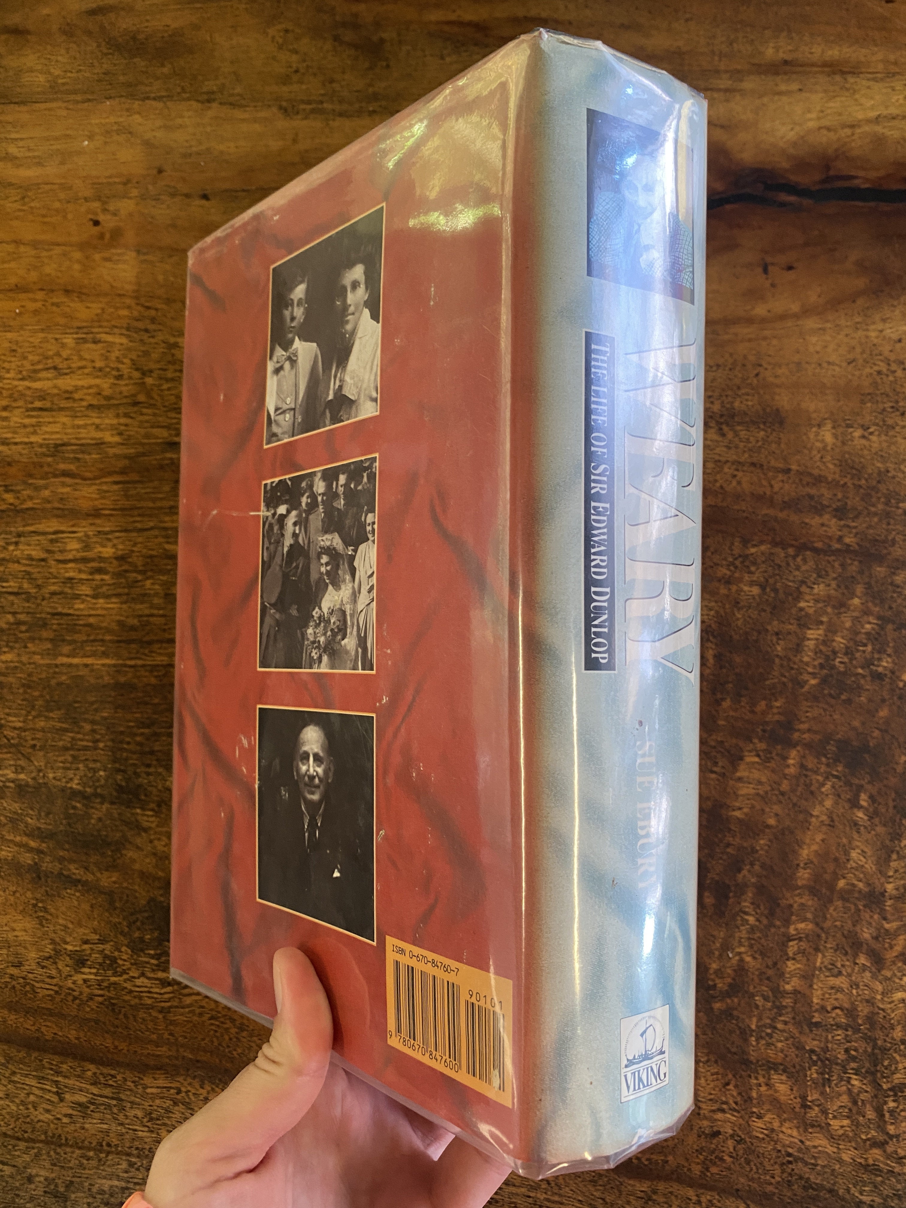 Weary; The Life of Sir Edward Dunlop - Ebury, Sue