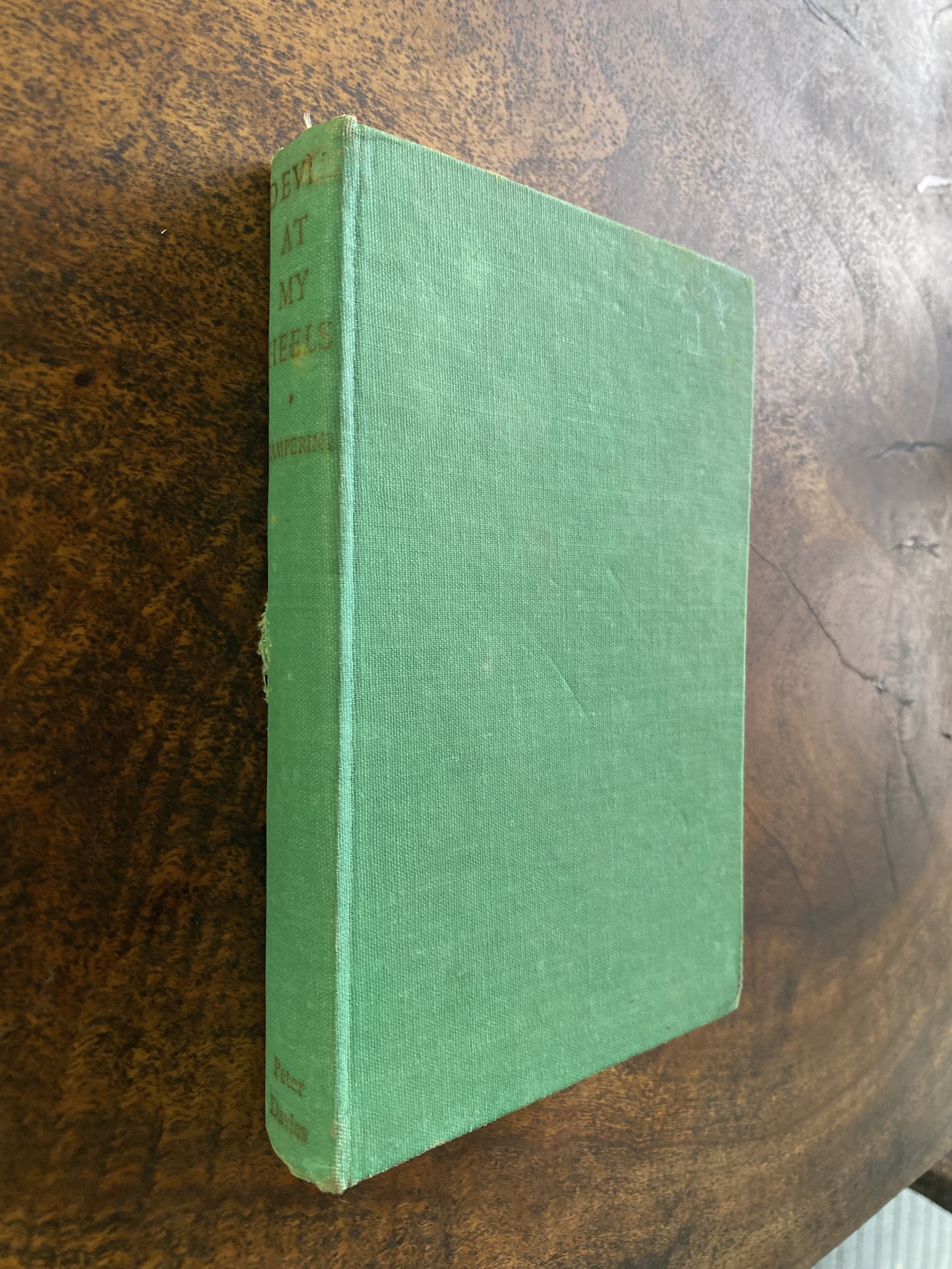 Devil At My Heels: The Story Of Louis Zamperini - Zamperini, Louis & Itria, Helen