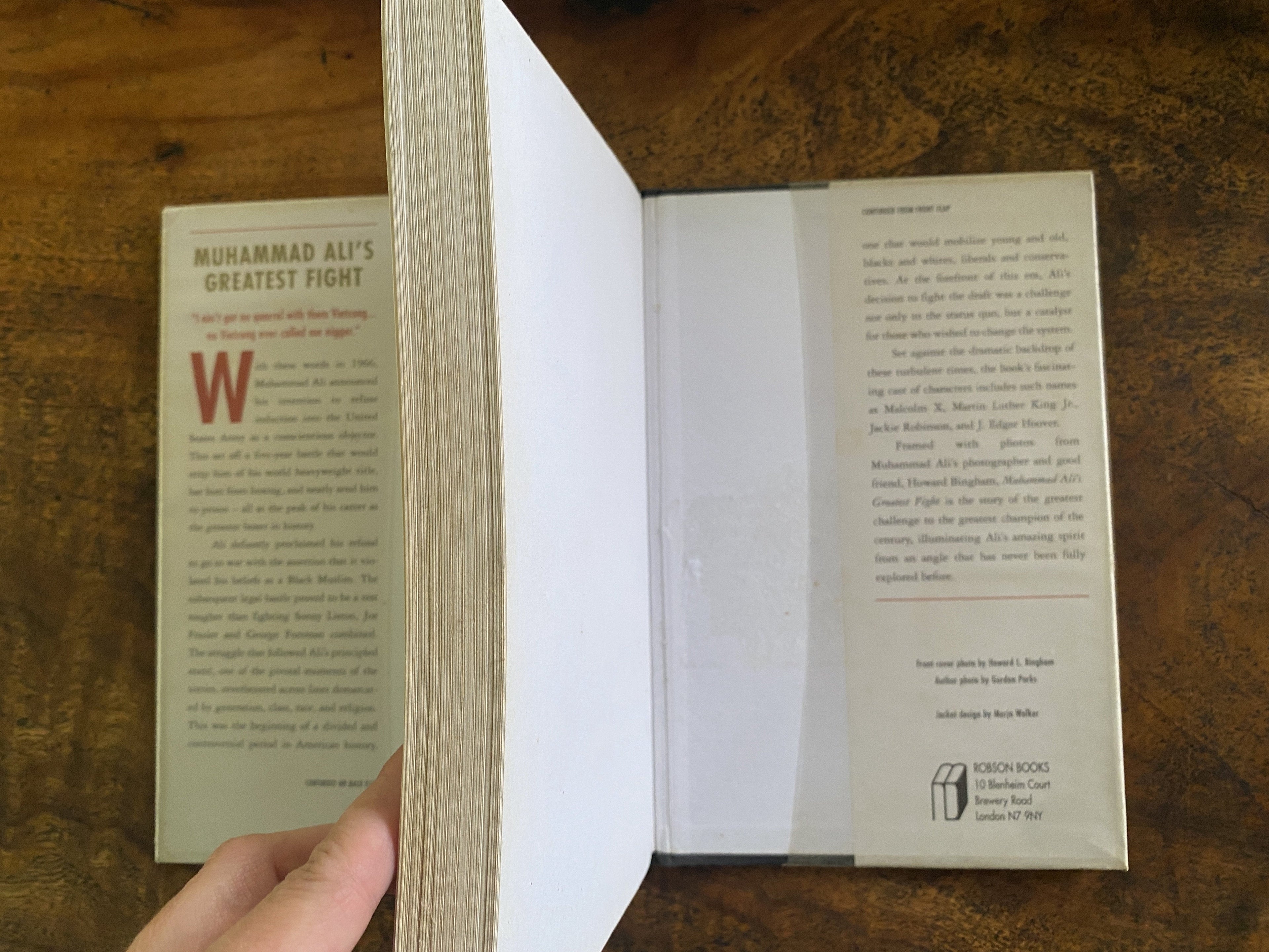 Muhammed Ali's Greatest Fight; Cassius Clay Vs. The United States of America. - Bingham, Howard L. & Wallace, Max