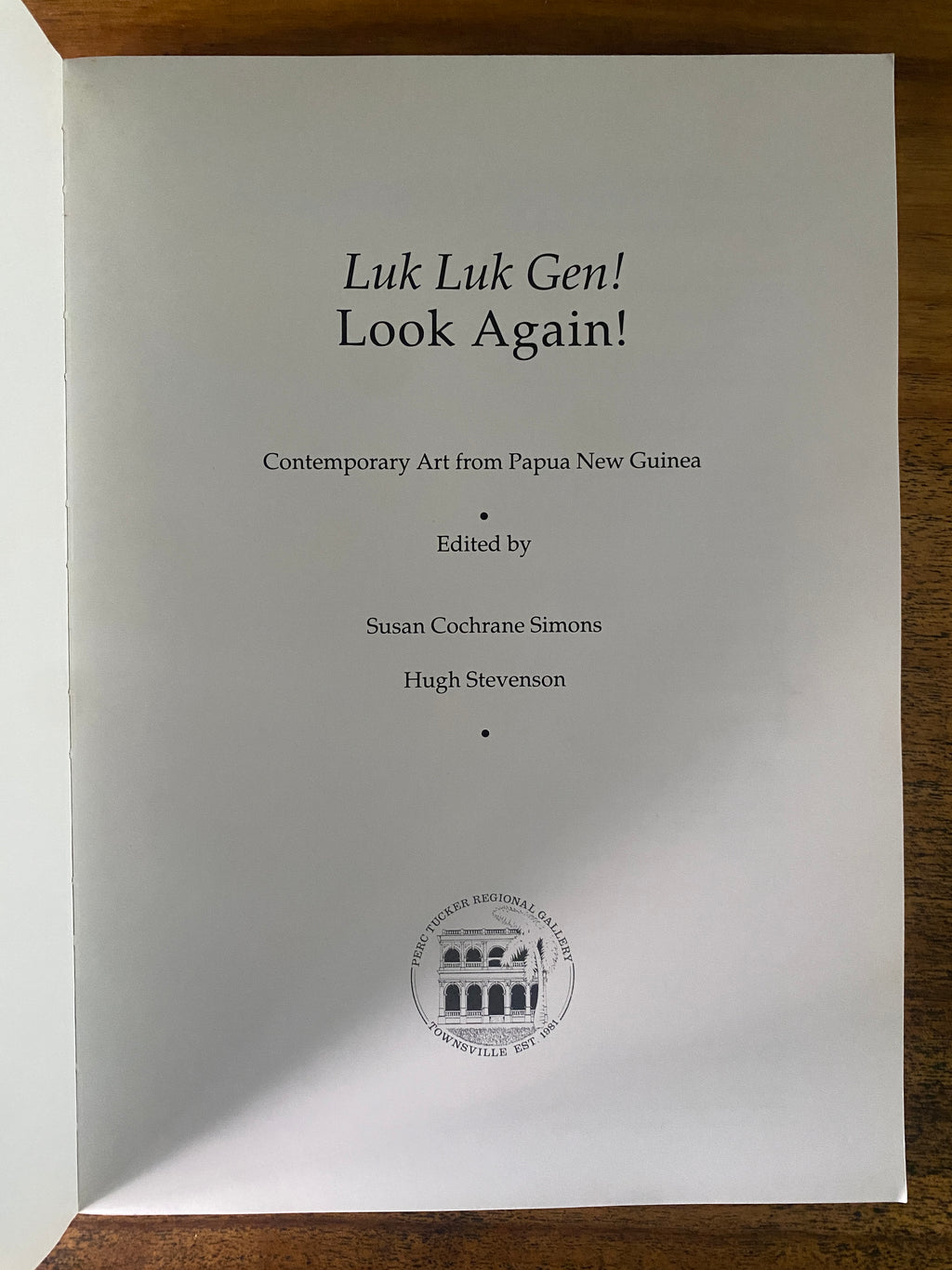 Luk Luk Gen (Look Again): Contemporary Art From Papua New Guinea — Cochrane Simmons, Susan & Stevenson, Hugh