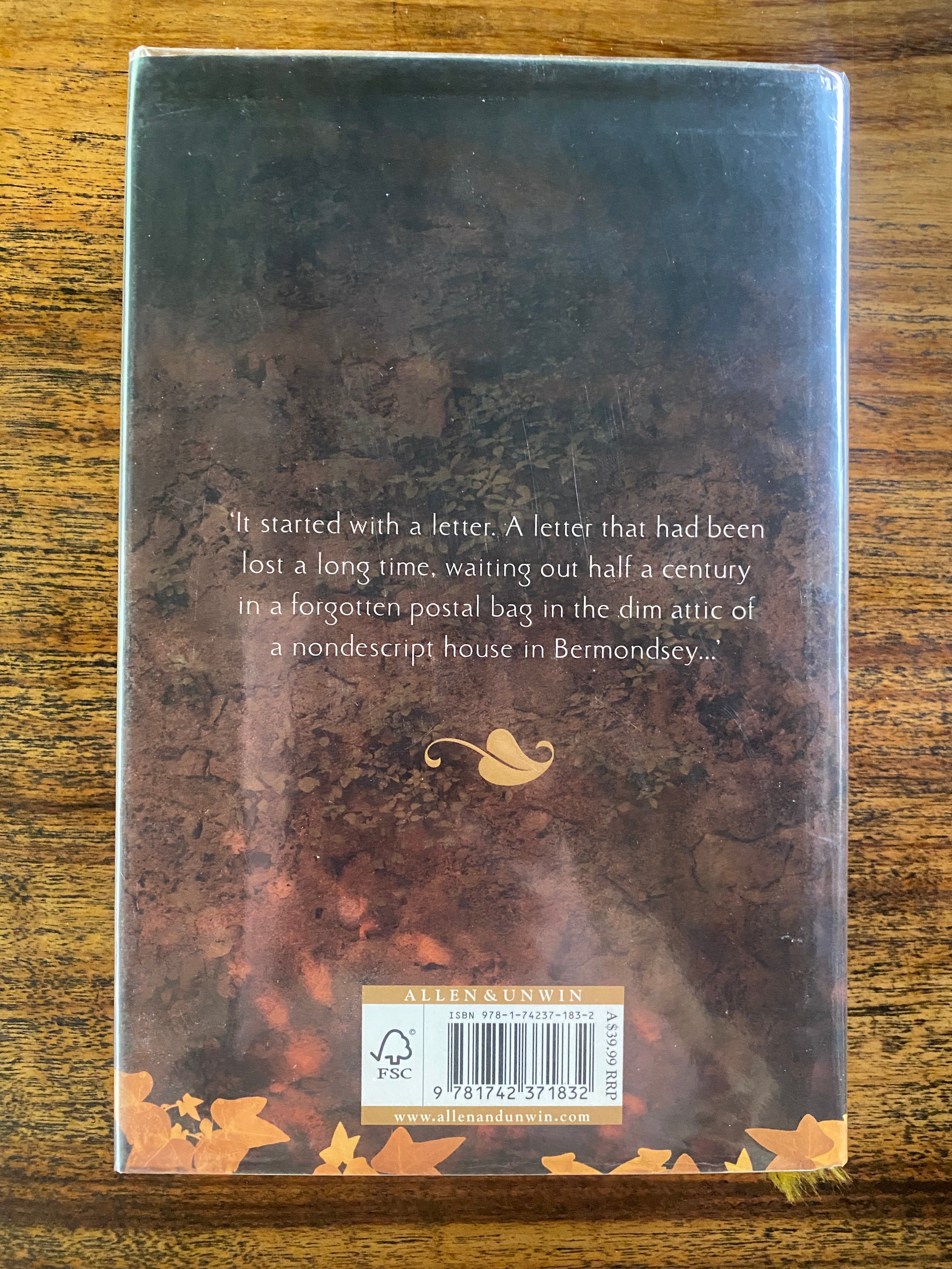 The Distant Hours — Morton, Kate