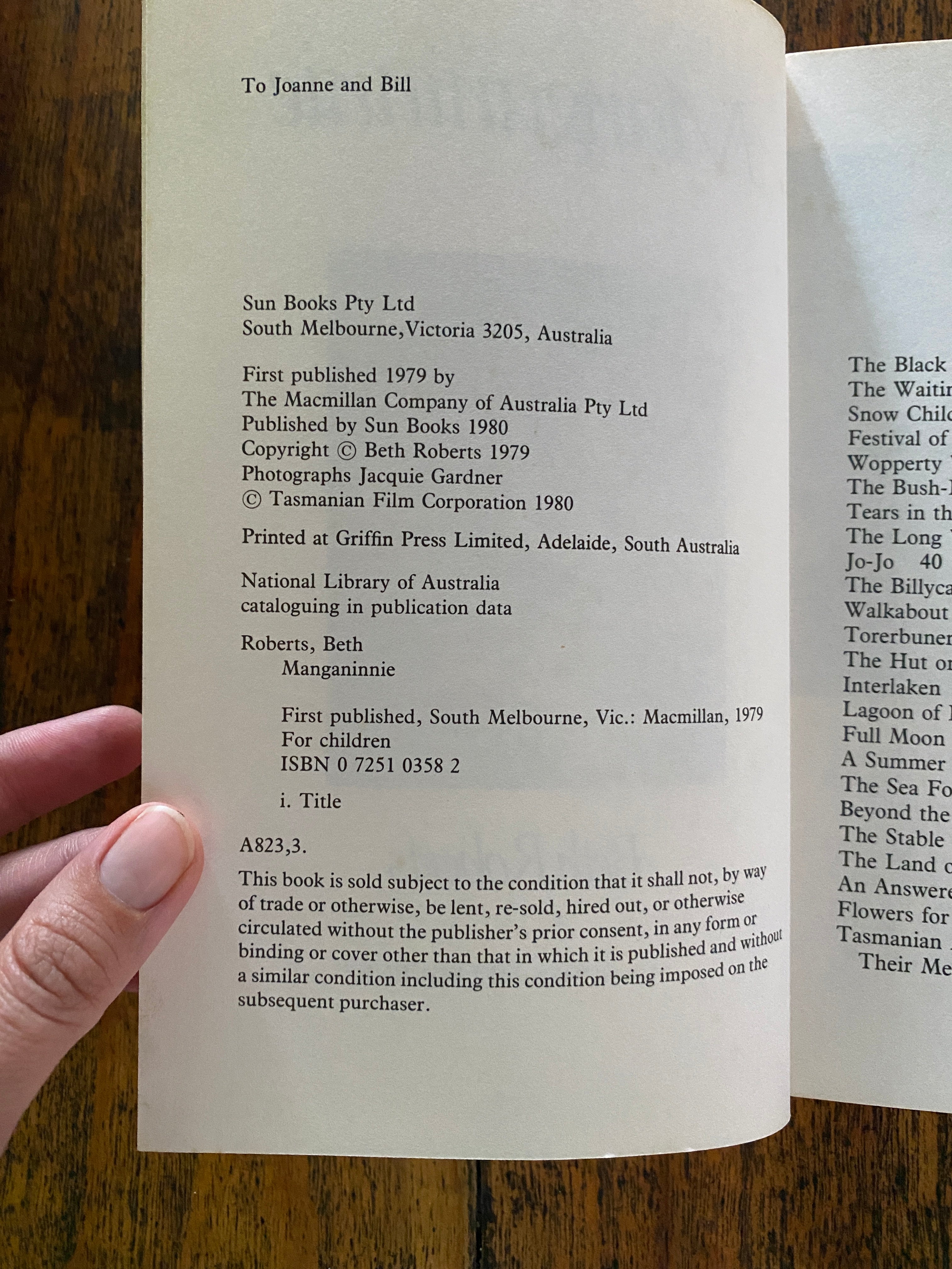 Manganinnie; A Story of Old Tasmania — Roberts, Beth