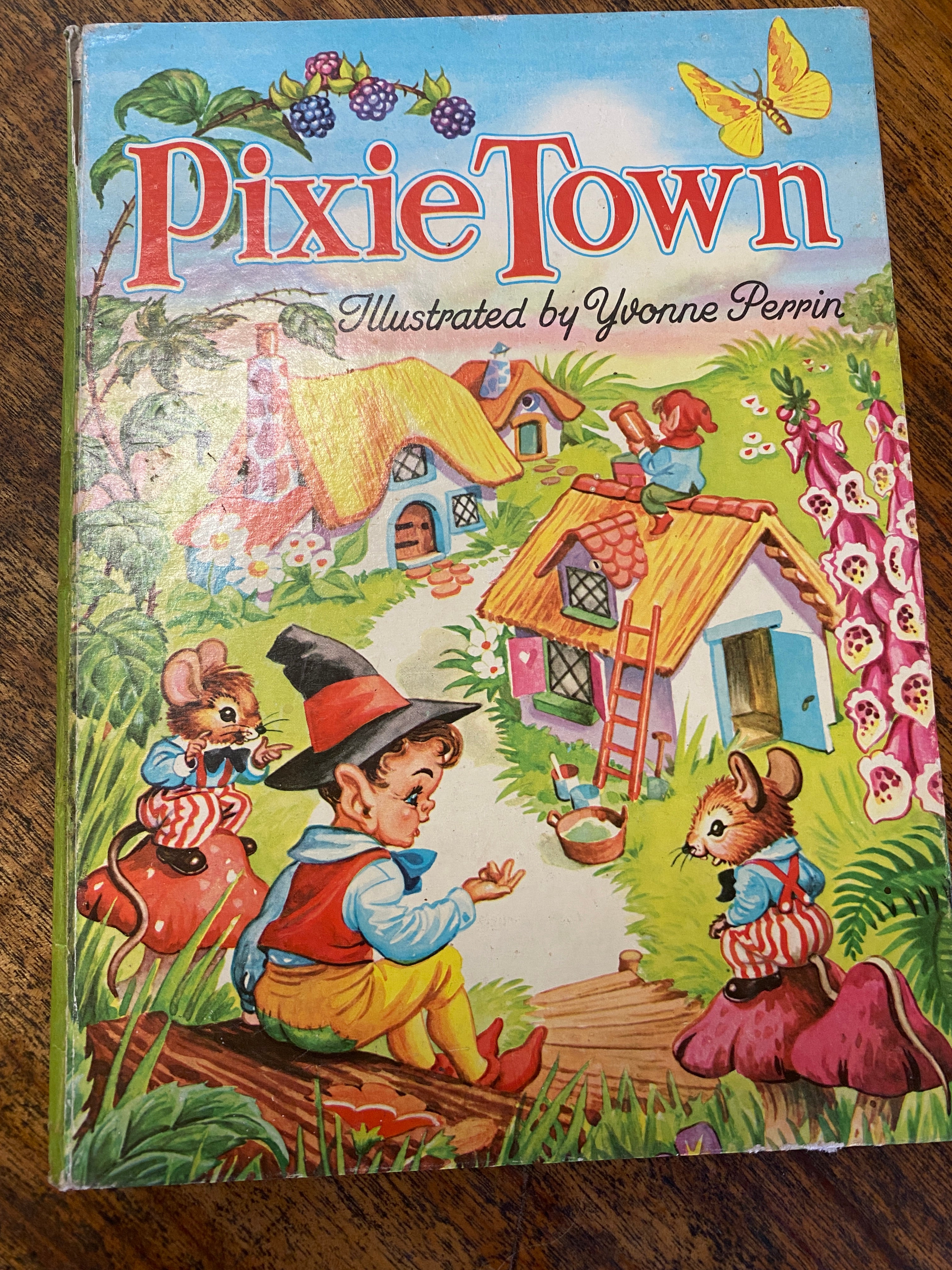 Pixie Town - Perrin, Yvonne