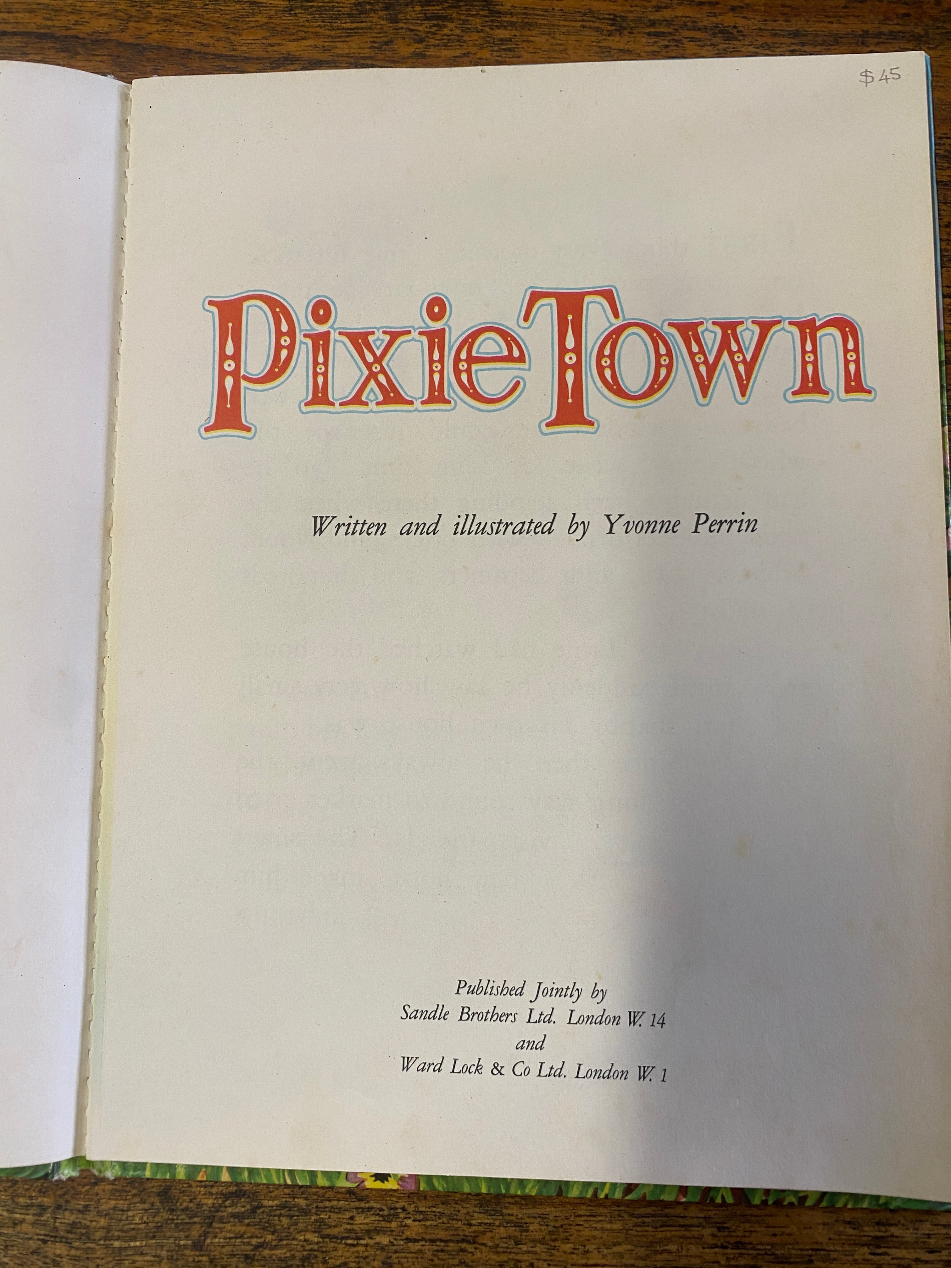Pixie Town - Perrin, Yvonne