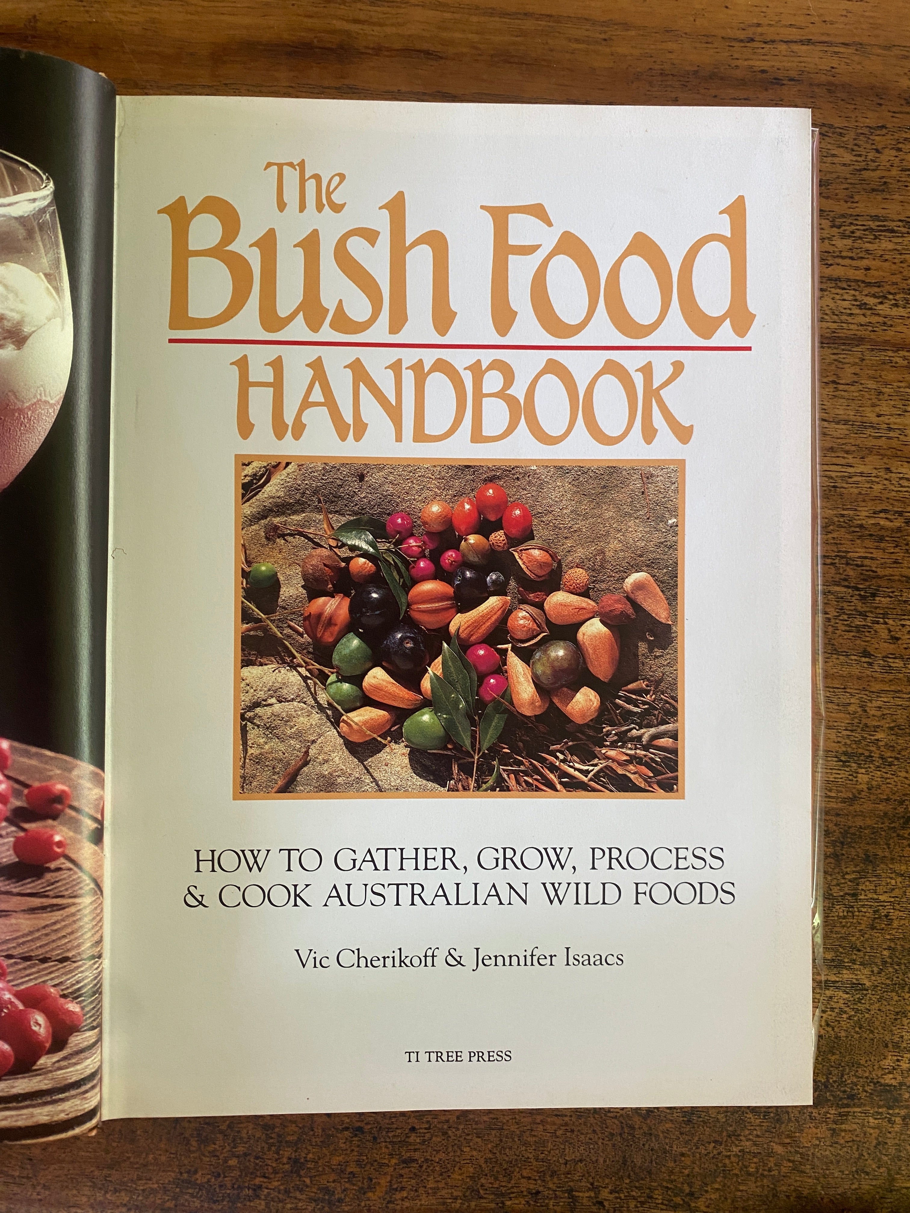 The Bush Food Handbook - Cherikoff, Vic & Isaacs, Jennifer