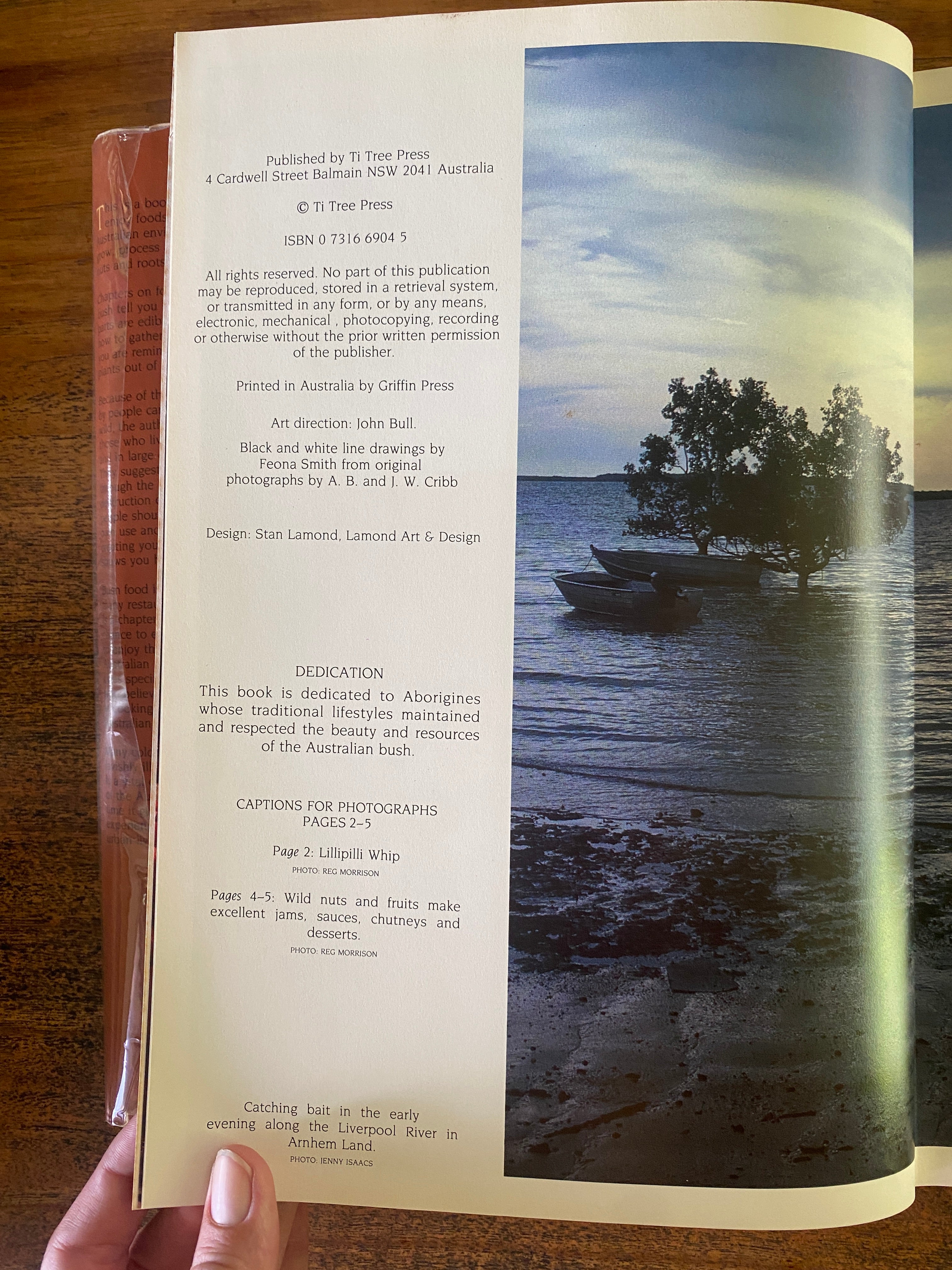 The Bush Food Handbook - Cherikoff, Vic & Isaacs, Jennifer