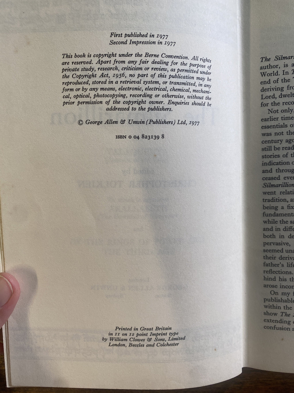 The Silmarillion - Tolkien, J. R. R.
