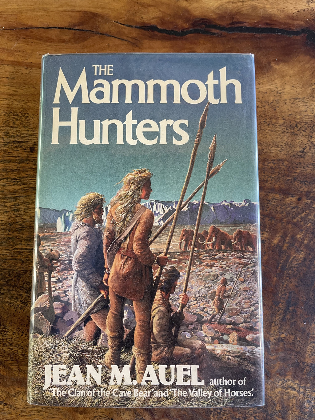 The Mammoth Hunters - Auel, Jean M.