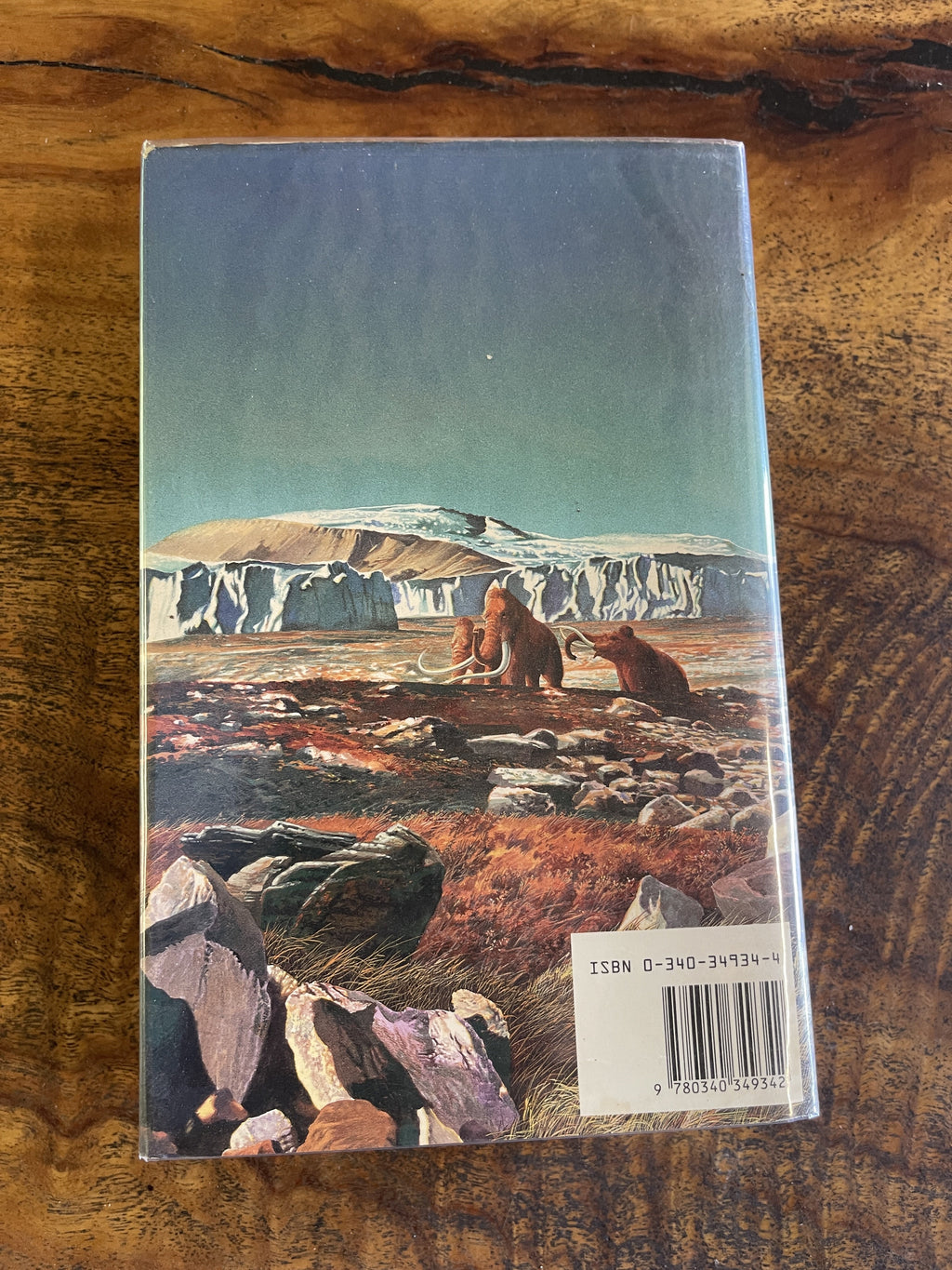 The Mammoth Hunters - Auel, Jean M.