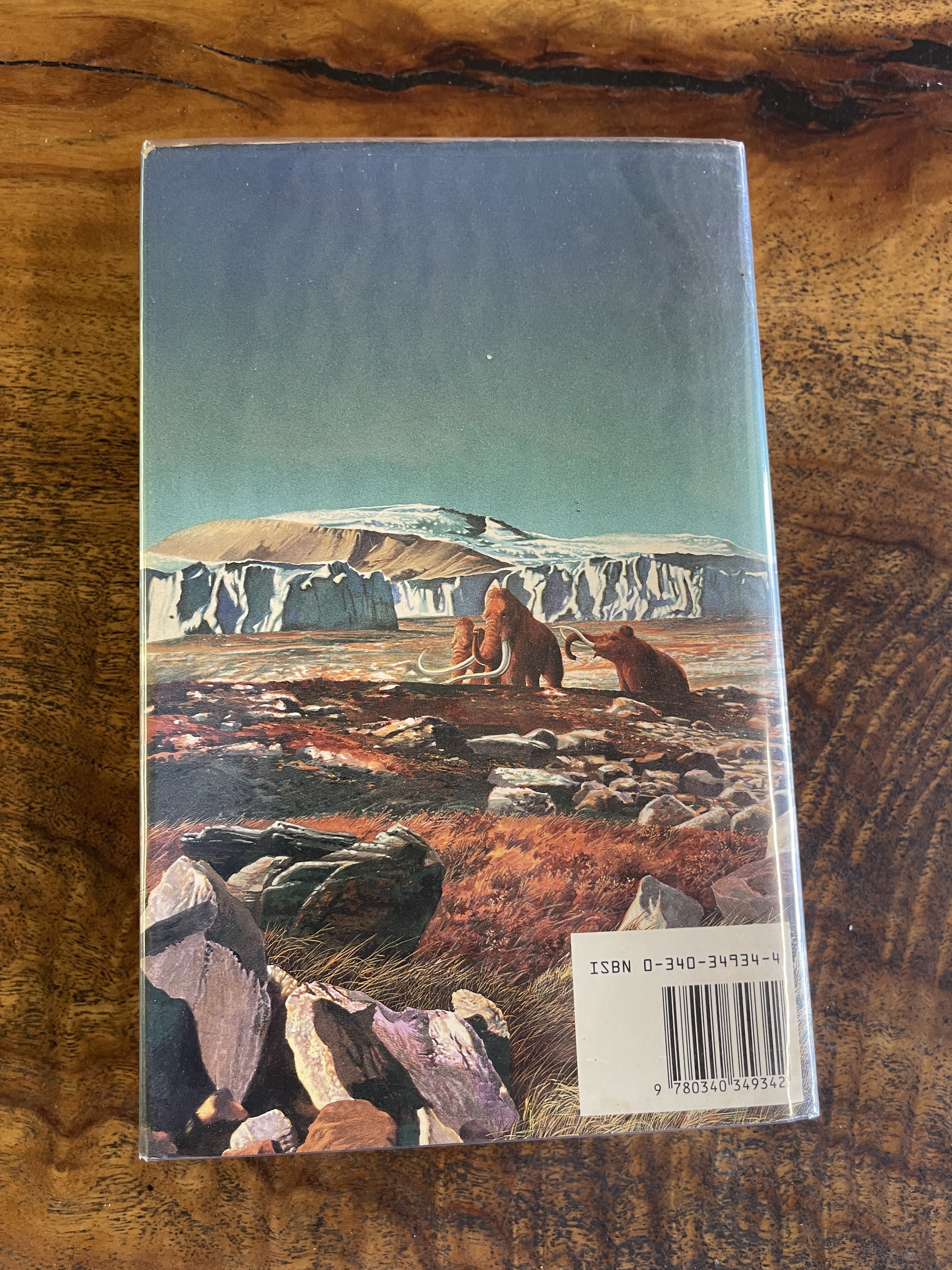 The Mammoth Hunters - Auel, Jean M.