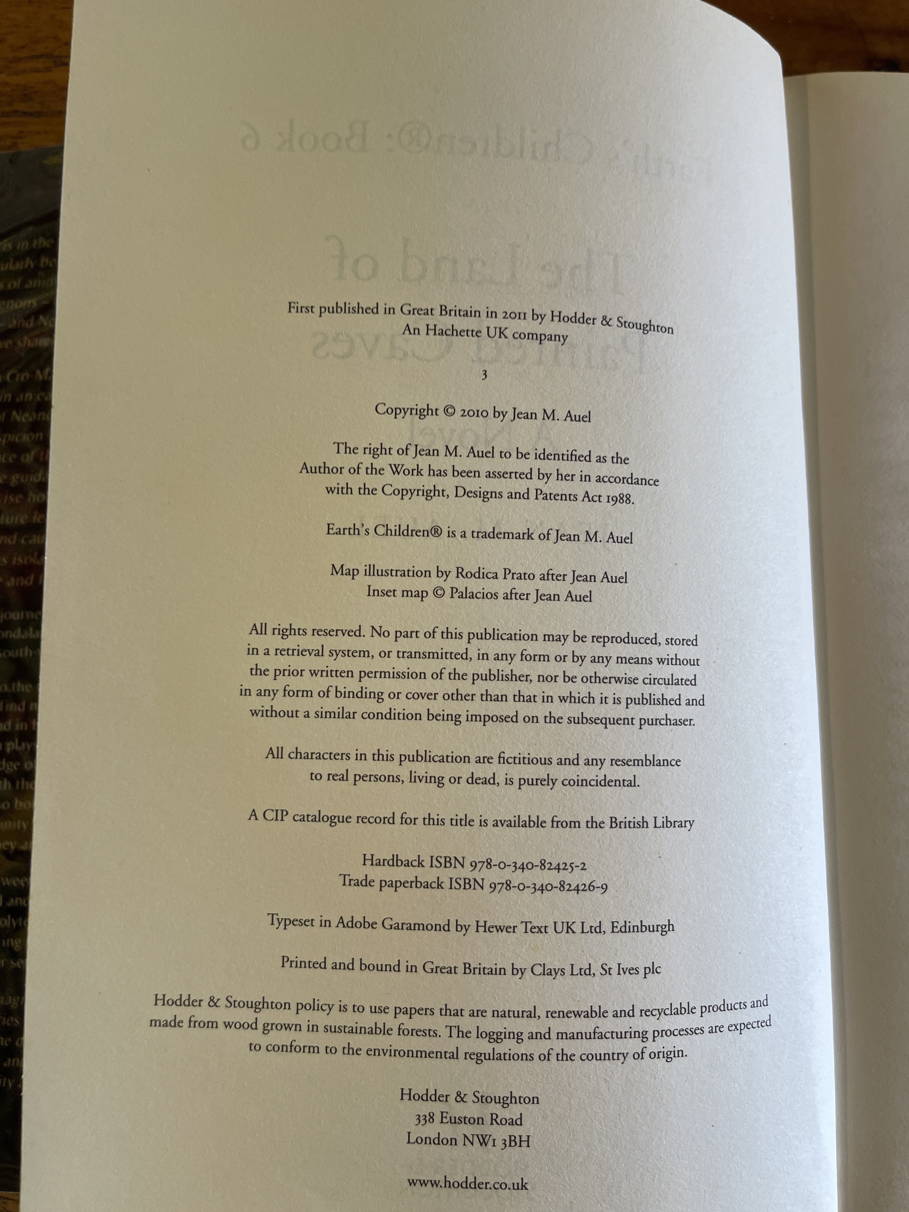 The Land of The Painted Caves - Auel, Jean M.
