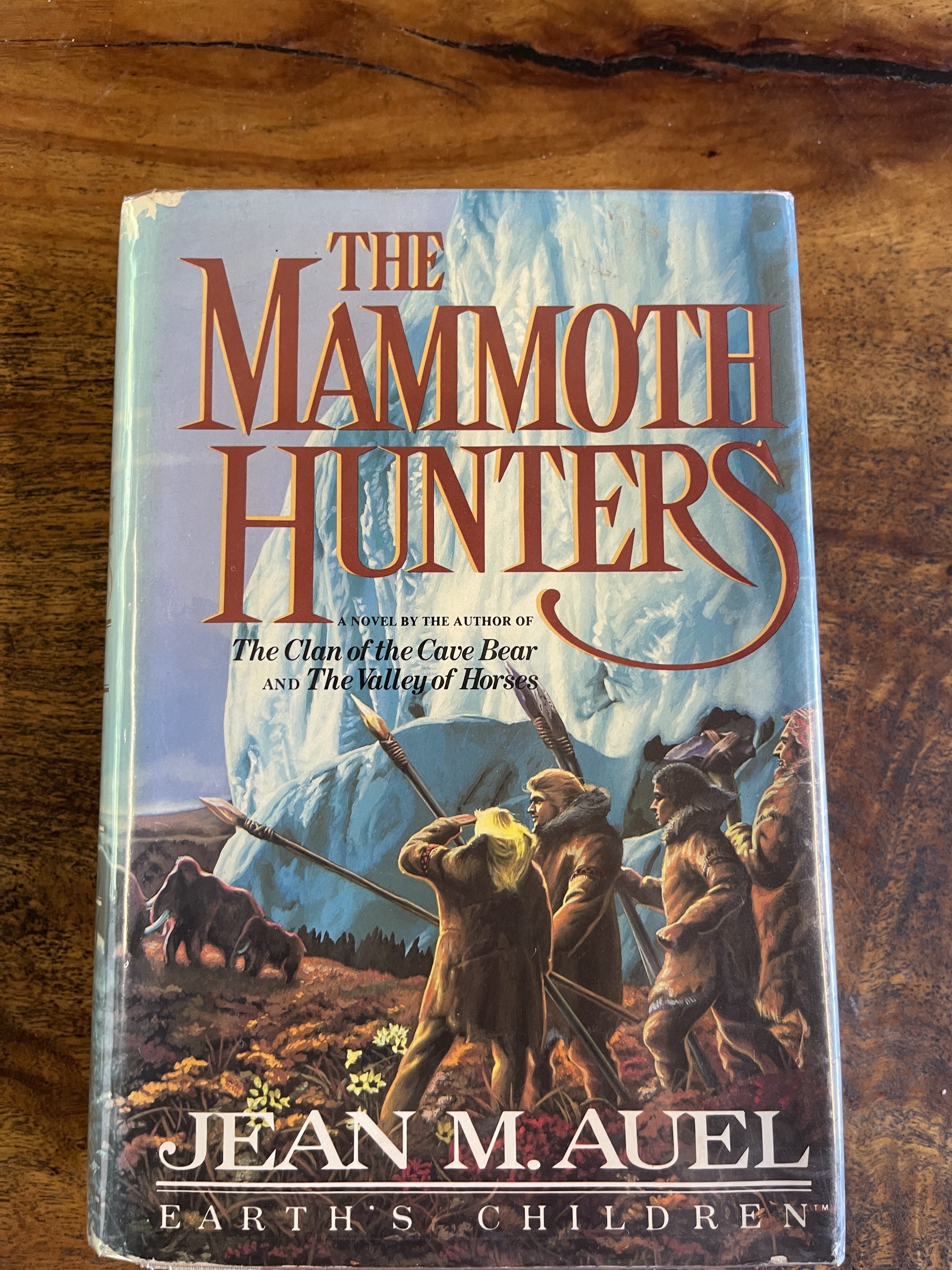 The Mammoth Hunters - Auel, Jean M.