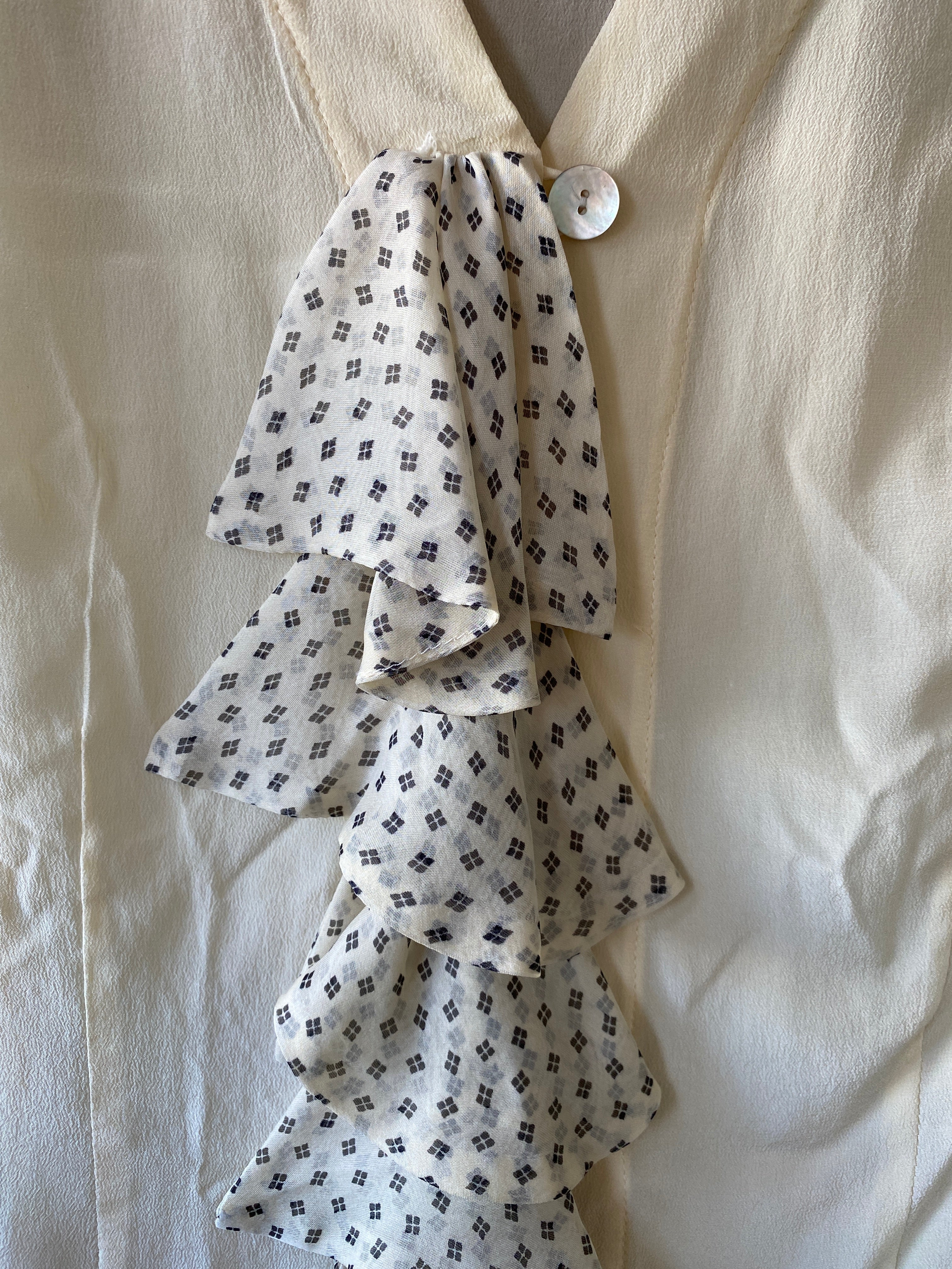 Chercher La Femme Pure Silk Ruffle Blouse – Ivory – Size M