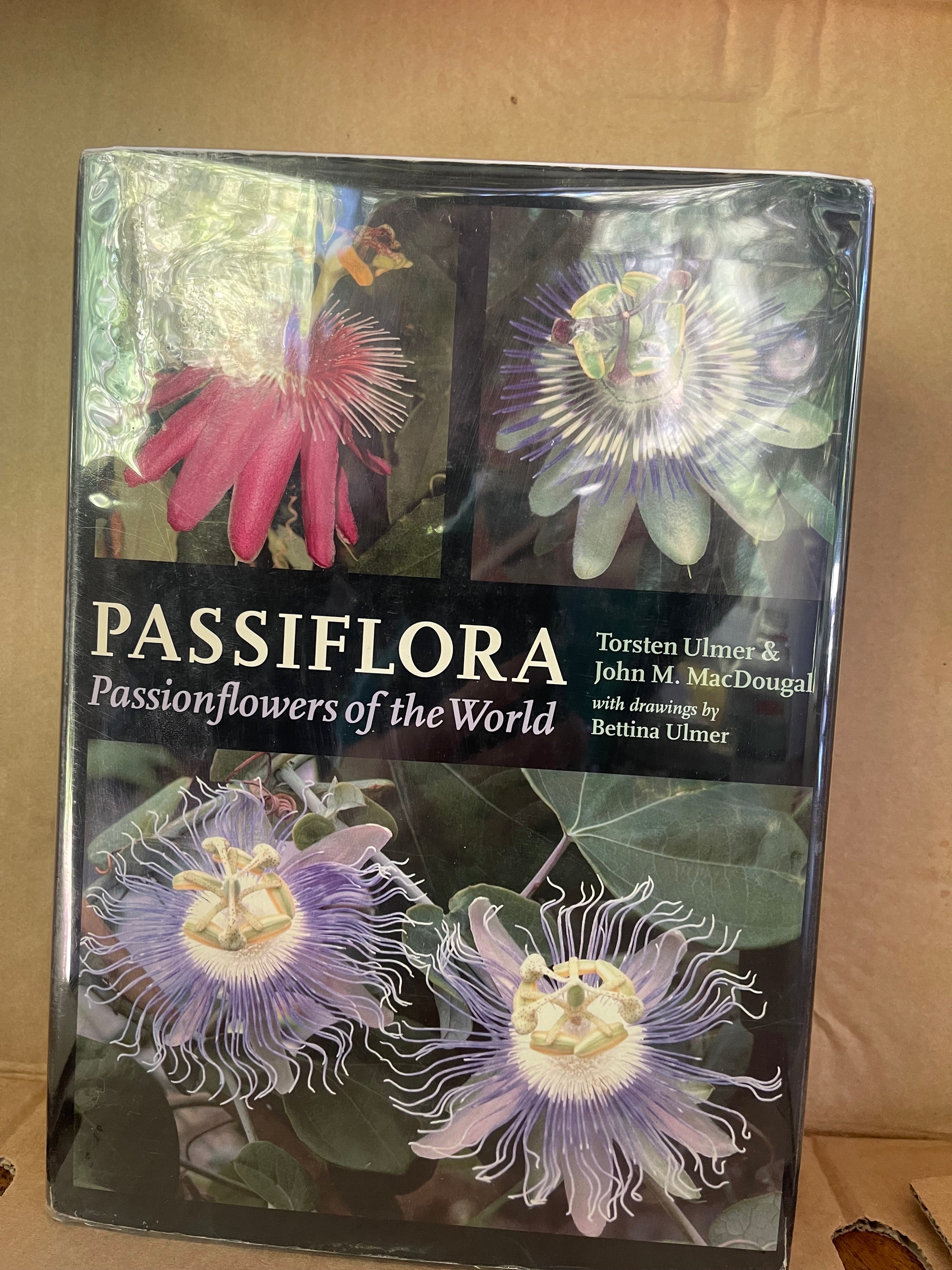 Passiflora: Passion Flowers of the world - Ulmer, Torsten & Mac Dougal, John M.