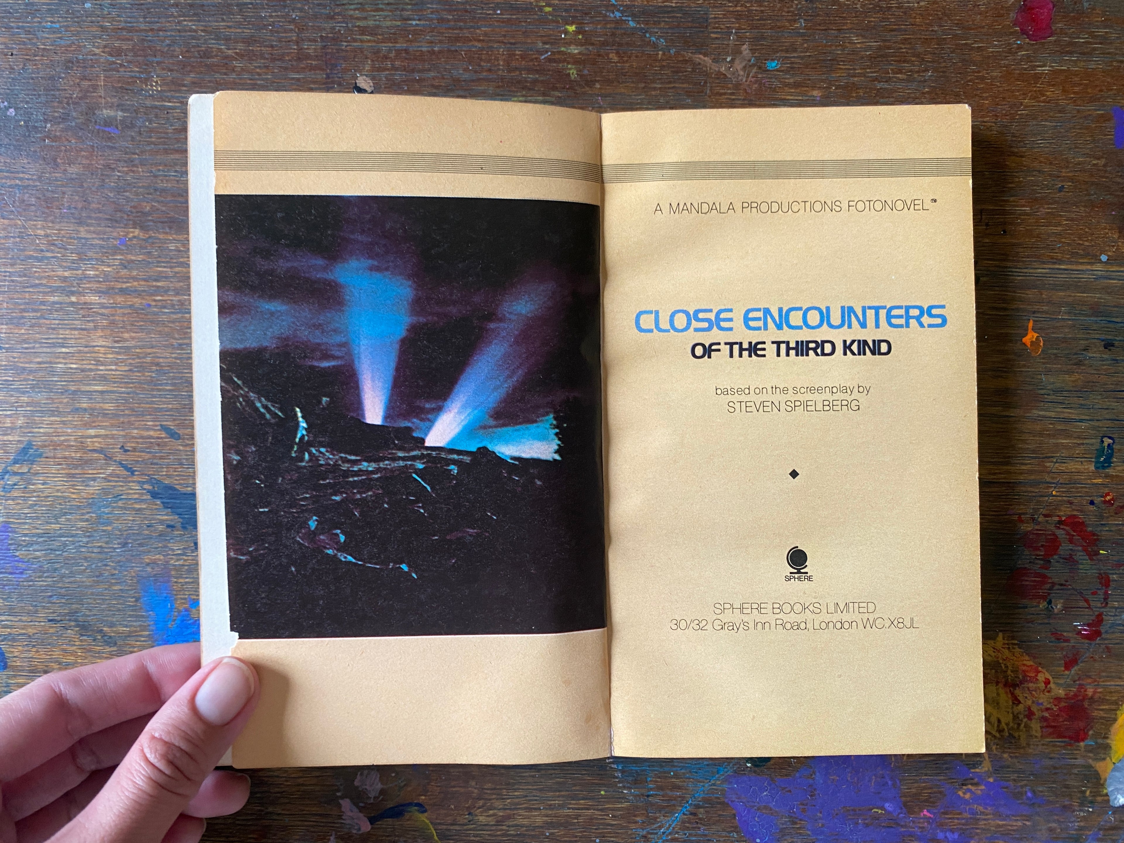 Close Encounters of The Third Kind (Fotonovel) - Based on the Screenplay by Steven Spielberg