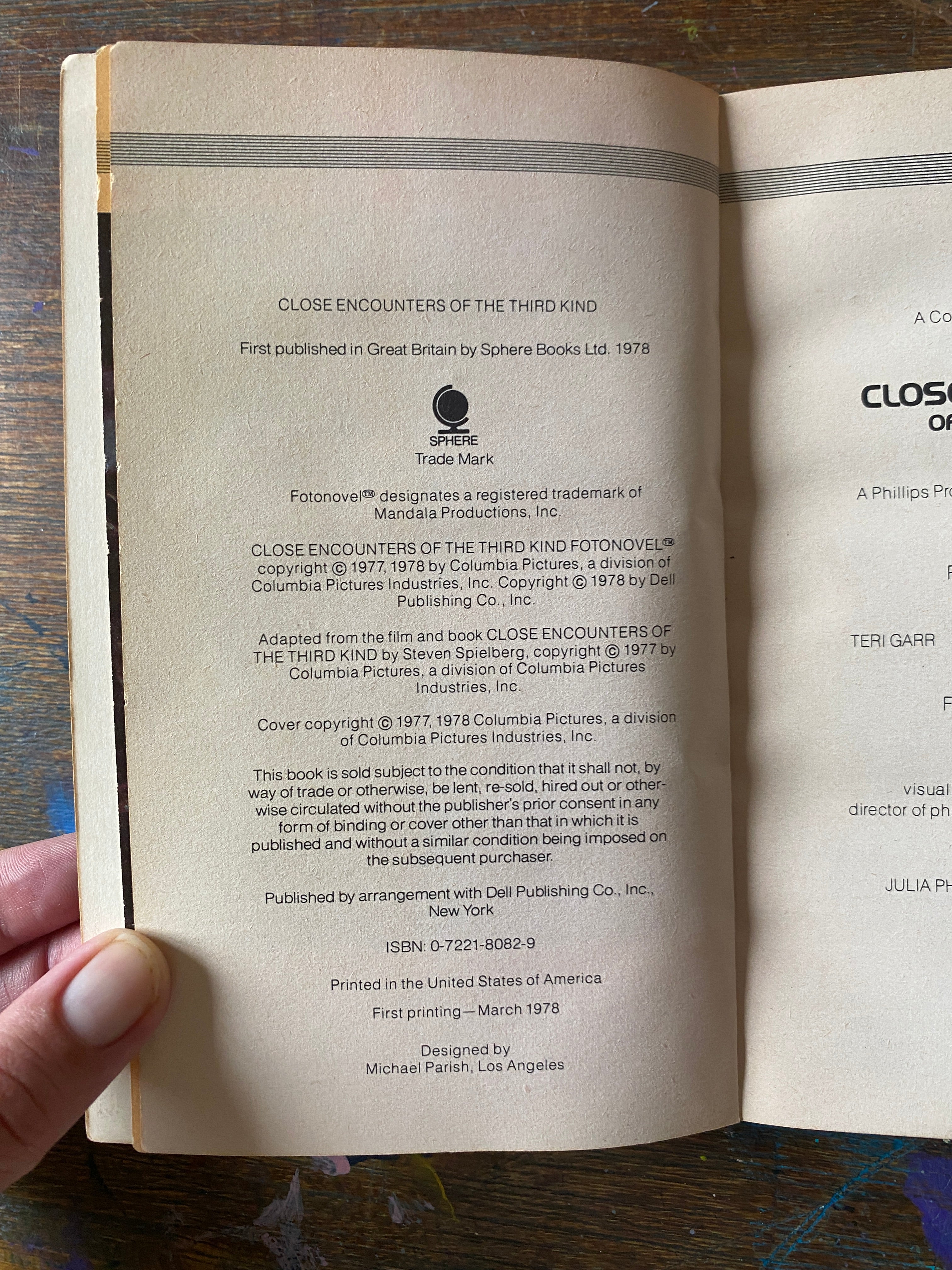 Close Encounters of The Third Kind (Fotonovel) - Based on the Screenplay by Steven Spielberg
