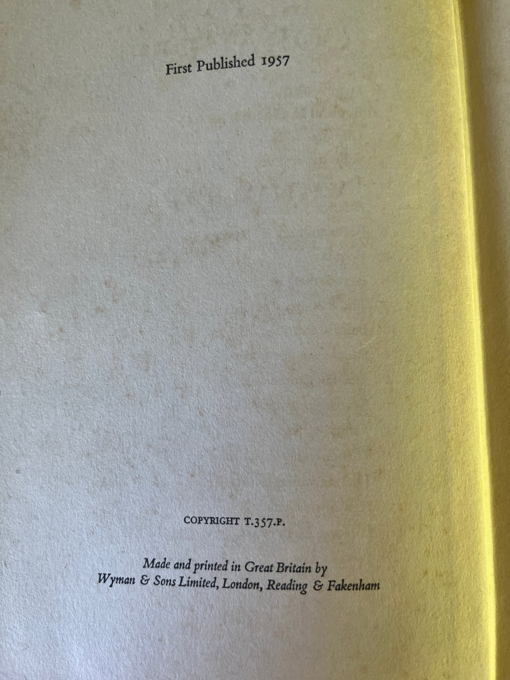 White Cliffs To Coral Reef; A Classic Small Boat Voyage - Howell, William