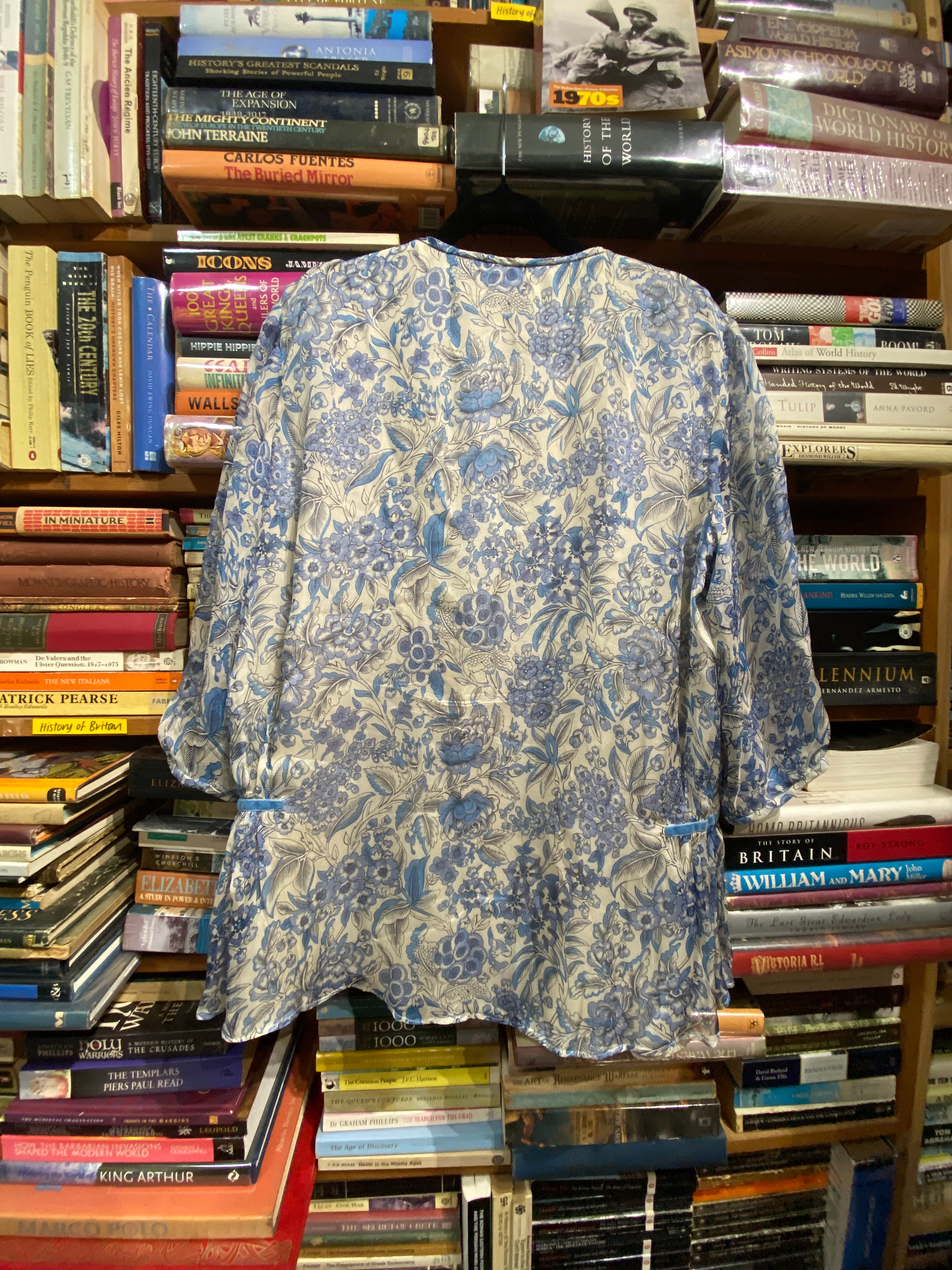 Chercher La Femme Pure Silk Floral Blouse – Blue &amp; Ivory – Size M